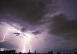 Gewitter über einer deutschen Stadt