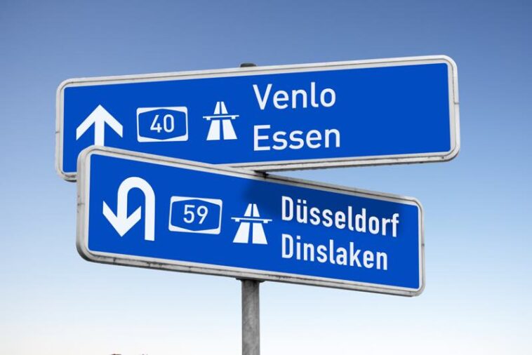 Wegweiser auf der A40