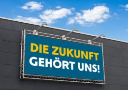 Beleuchtetes Werbeplakat