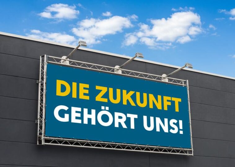 Beleuchtetes Werbeplakat