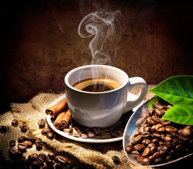 Tasse dampfender Kaffee