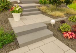 Moderne Steintreppe im Garten