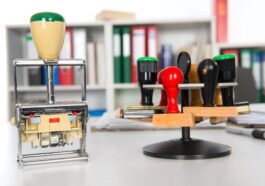 verschiedene Stempel eines größeren Unternehmens