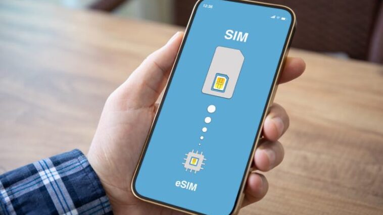 Die E-Sim wird auf einem Handy dargestellt