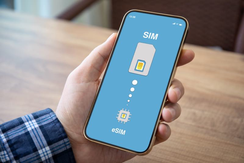 Die E-Sim wird auf einem Handy dargestellt