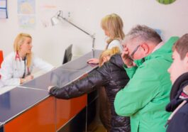 Warteschlange beim Hausarzt