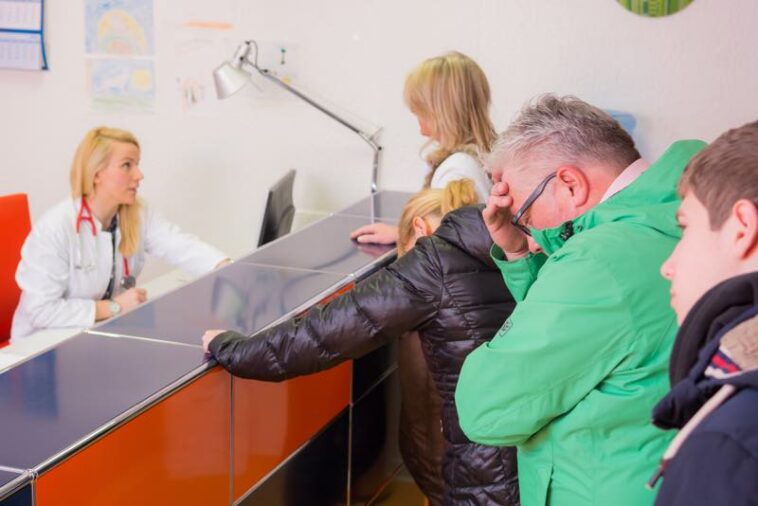 Warteschlange beim Hausarzt