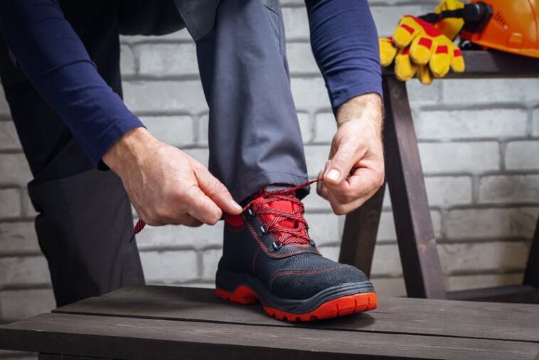Sicherheitsschuhe gehören in vielen Unternehmen als Teil des Arbeitsschutzes dazu